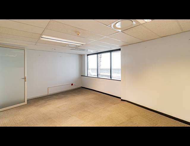 3,330M² OFFICE TO LET IN ROSEBANK